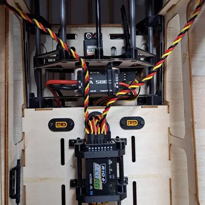 Giá đỡ thu phát Frsky Archer R10+ cho máy bay động cơ xăng