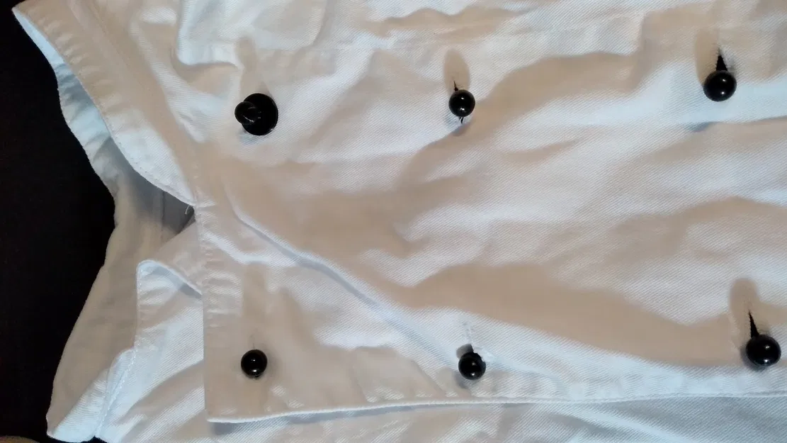 Nút áo cho bếp trưởng trong thiết kế thời trang - Image 2