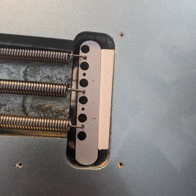 Khối tremolo cho đàn guitar Stratocaster