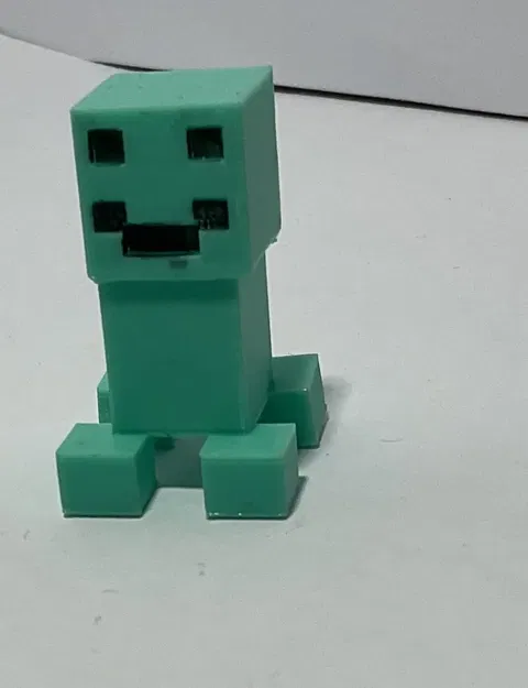 Creeper nhỏ đang mỉm cười từ game Minecraft - Image 1
