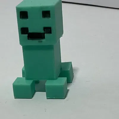 Creeper nhỏ đang mỉm cười từ game Minecraft