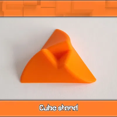 Giá đỡ Rubik's cube nhỏ cho bé trai với thiết kế góc cạnh