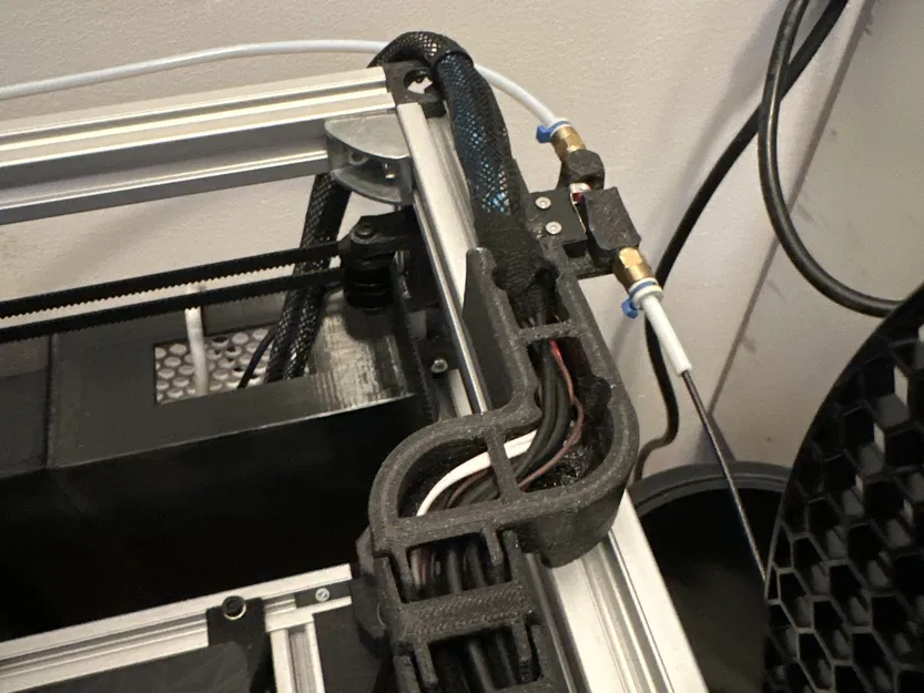 Giá đỡ dây cáp HyperCube Evo cho khung nhôm 2020 - Image 1