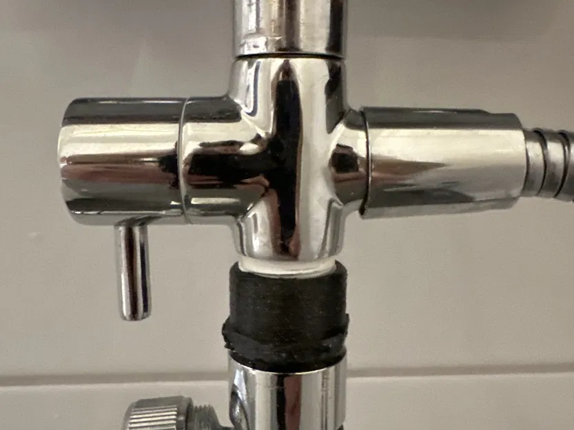 Bộ chuyển đổi van 20 đến 22 cho bồn cầu vệ sinh - Image 1