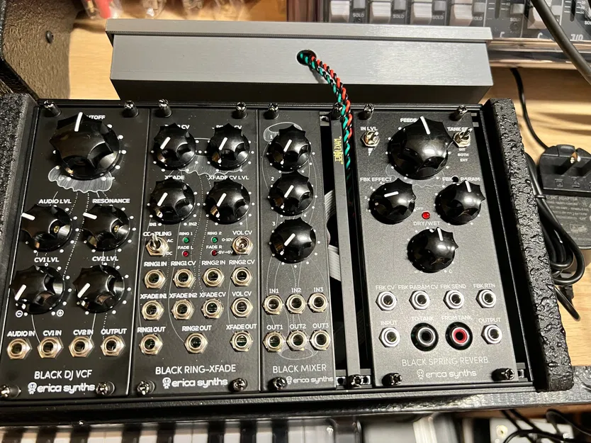 Hộp reverberation lò xo Erica Synths Black Spring - Image 10