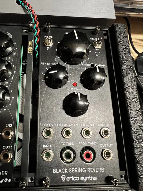 Hộp reverberation lò xo Erica Synths Black Spring - Image 12