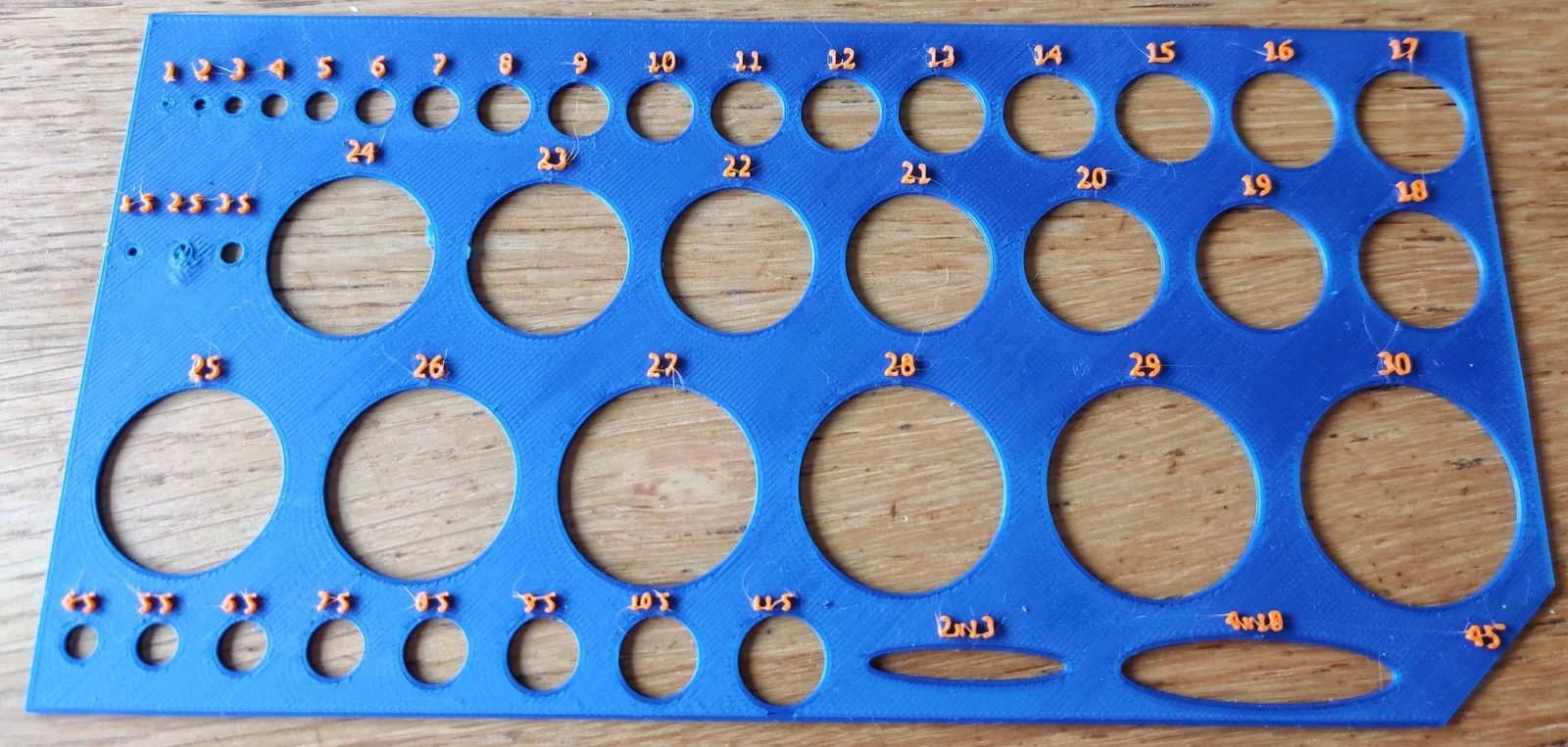 Mẫu template vẽ hình tròn với 2 màu sắc khác nhau 1
