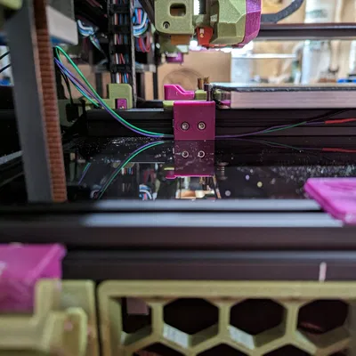 Bệ giữ đĩa linh hoạt Voron 2.4 với kênh dây nối