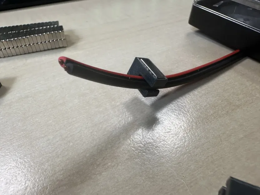 Kẹp cáp từ tính cho LED strip trong hộp Prusa - Image 2
