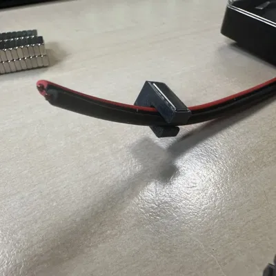 Kẹp cáp từ tính cho LED strip trong hộp Prusa