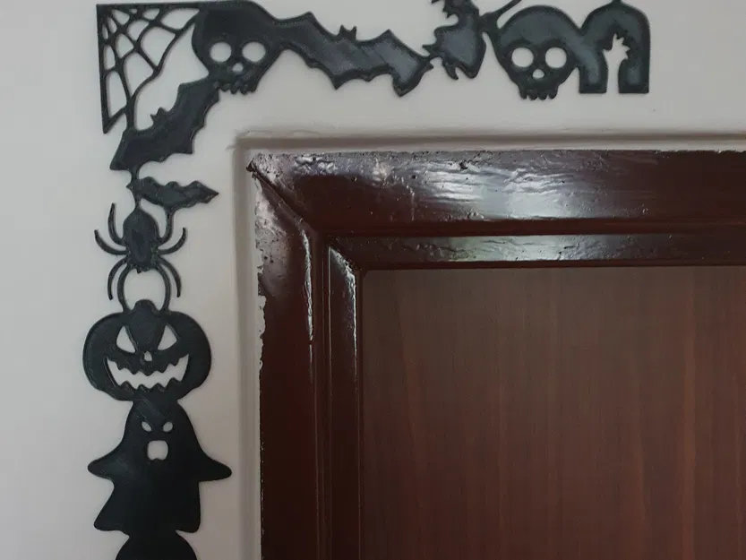 Góc trang trí Halloween với đèn bí ngô và mạng nhện - Image 1