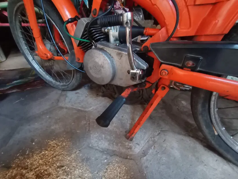 Bệ để chân lái xe Romet với lỗ tròn - Image 2