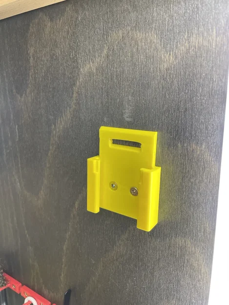 Giá đỡ pin 18V treo tường cho DeWalt - Image 1