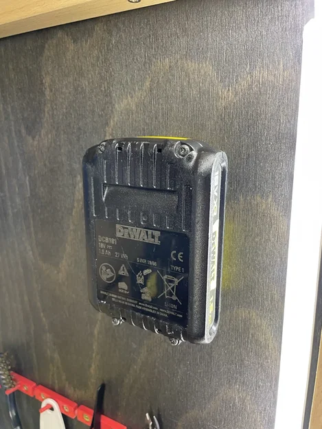 Giá đỡ pin 18V treo tường cho DeWalt - Image 2