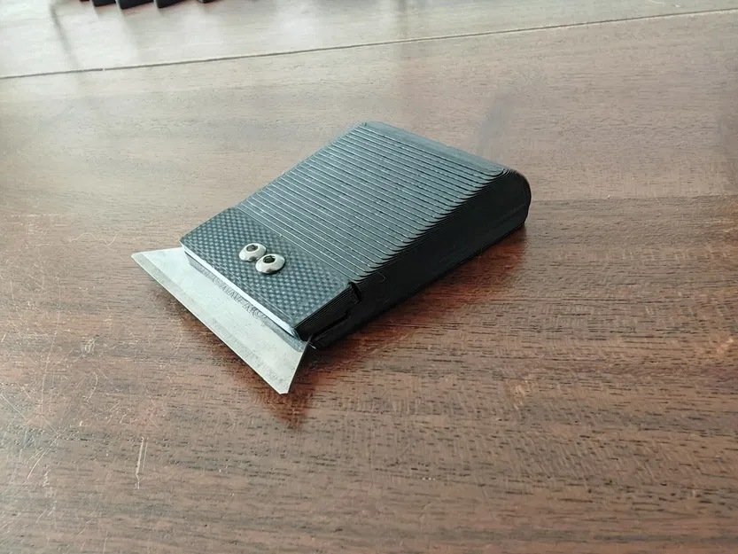 Dao cạo tiện ích với thiết kế góc cạnh thoải mái hơn - Image 1