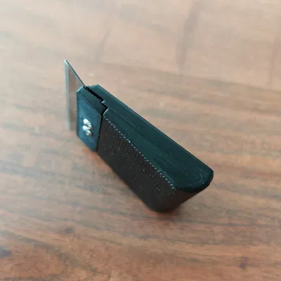 Dao cạo tiện ích với thiết kế góc cạnh thoải mái hơn