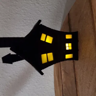 Giá đỡ nến thứ hai cho ngôi nhà ma ám