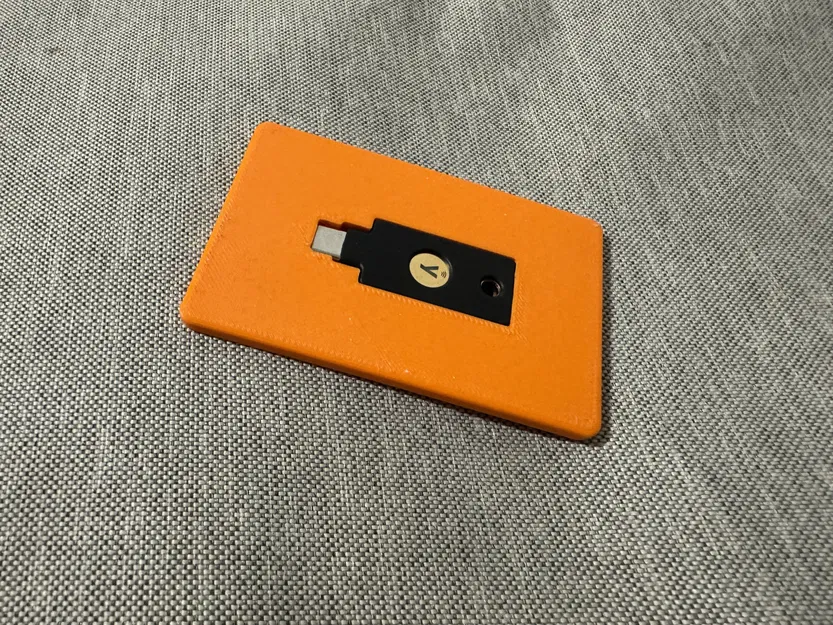 Thẻ đựng Yubikey 5C NFC kích thước thẻ tín dụng - Image 1