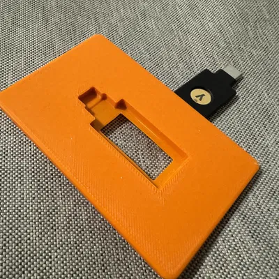 Thẻ đựng Yubikey 5C NFC kích thước thẻ tín dụng