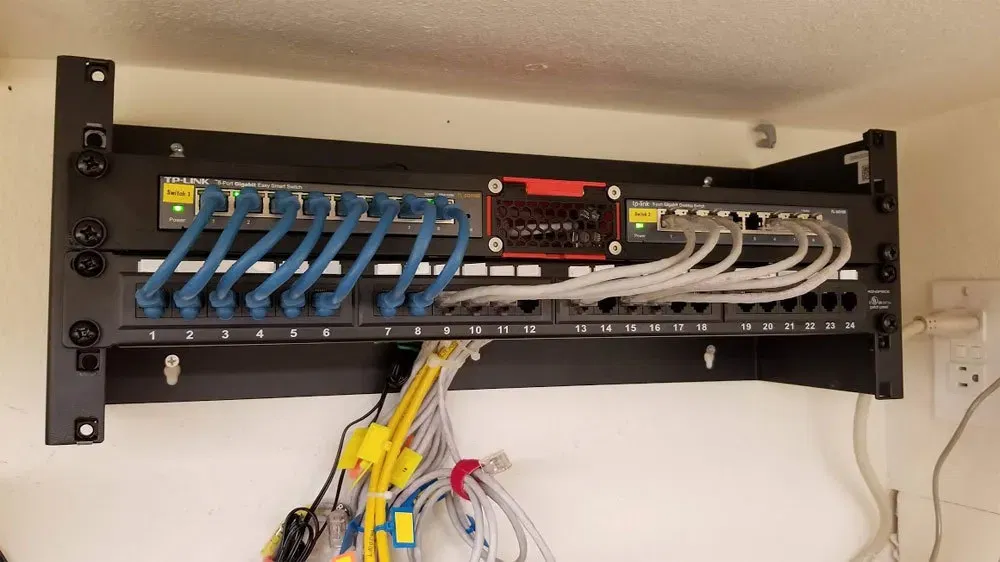 Giá đỡ relay 1U mô-đun cho switch TP-Link TL-SG108 hoặc Netgear GS308 - Image 2