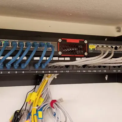 Giá đỡ relay 1U mô-đun cho switch TP-Link TL-SG108 hoặc Netgear GS308