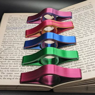 Giá đỡ sách tiện lợi cho việc đọc một tay