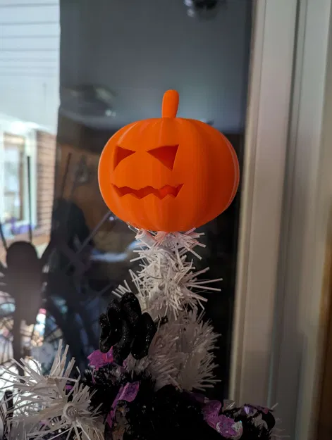 Đỉnh cây thông bí ngô Halloween - Image 1