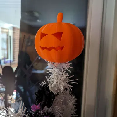 Đỉnh cây thông bí ngô Halloween