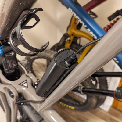 Bộ giá đỡ bình nước Magicshine MJ-6118 cho xe đạp MTB