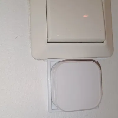 Nút bấm TRÅDFRI thông minh màu trắng gắn dưới công tắc đèn