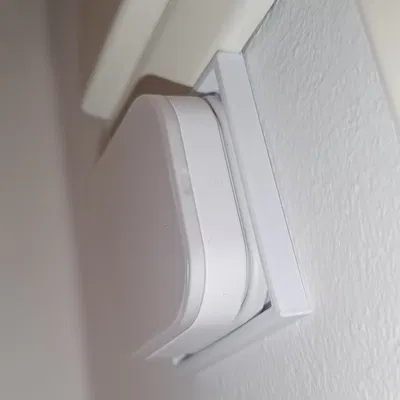 Nút bấm TRÅDFRI thông minh màu trắng gắn dưới công tắc đèn