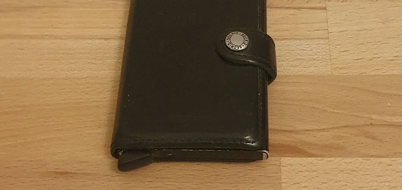 Giá đỡ ví tối giản cho bàn làm việc - Image 2