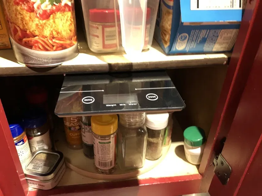 Kẹp treo cho cân điện tử trong bếp - Image 4