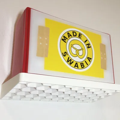 Kệ hình lục giác với chỗ để bộ dụng cụ sơ cứu