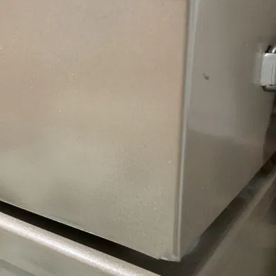 Chân đế kim loại cho hộp chứa chắc chắn