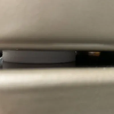 Chân đế kim loại cho hộp chứa chắc chắn