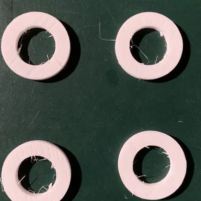 Chân đế kim loại cho hộp chứa chắc chắn