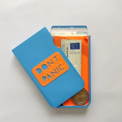 Ví đựng thẻ Maker v2 với ngăn tiền xu và tiền mặt