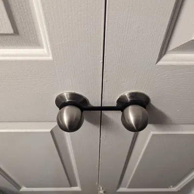 Giá đỡ núm cửa cho cửa tủ đôi