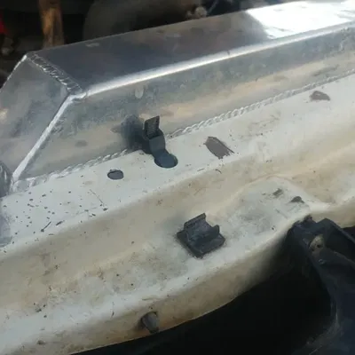 Kẹp giữ nắp ca-pô Toyota Hilux năm 1985