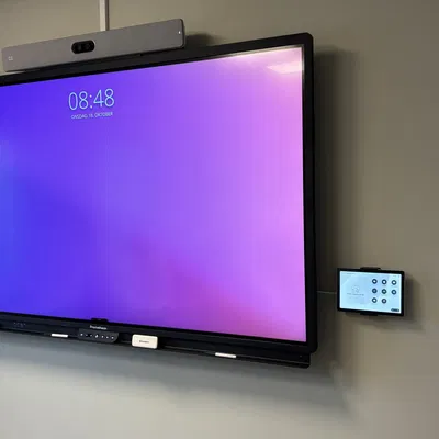 Giá đỡ tường cho bộ điều khiển phòng Cisco CS-T10-TS