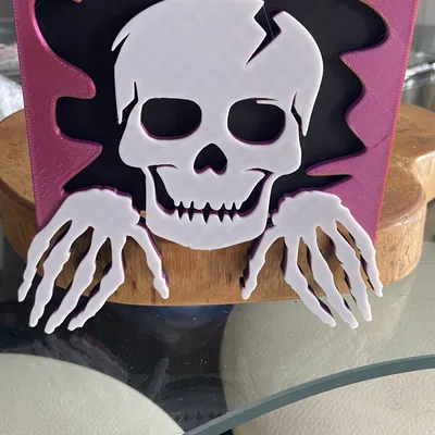 Khung hình bộ xương 3D cố gắng thoát ra khỏi lỗ