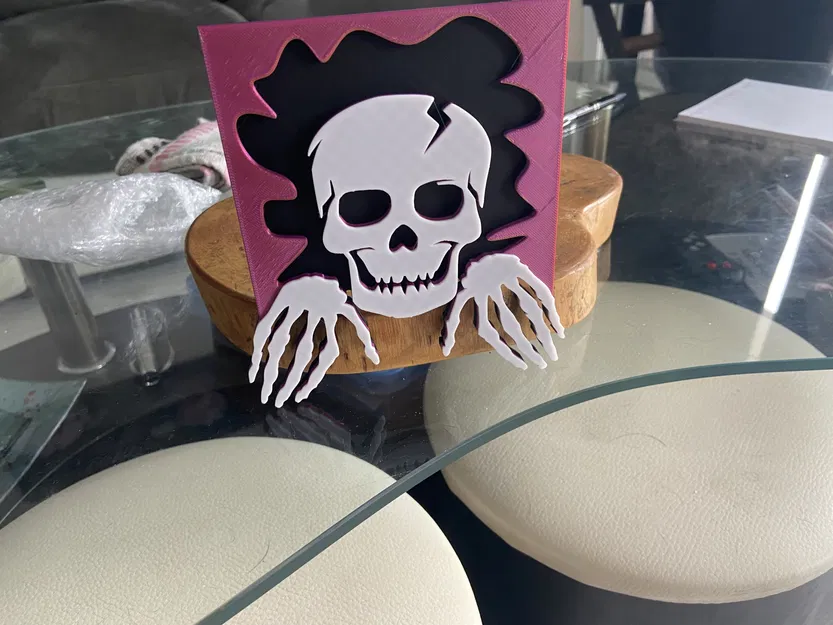 Khung hình bộ xương 3D cố gắng thoát ra khỏi lỗ - Image 2