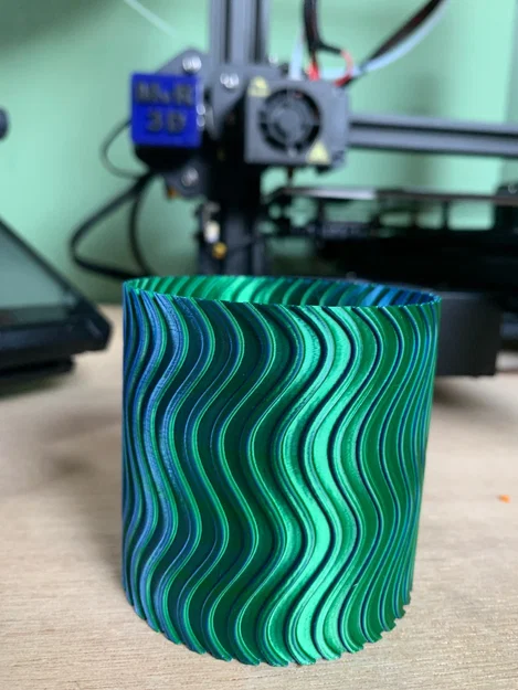 Bình hoa sóng in 3D với filament magic-PLA hai màu - Image 1