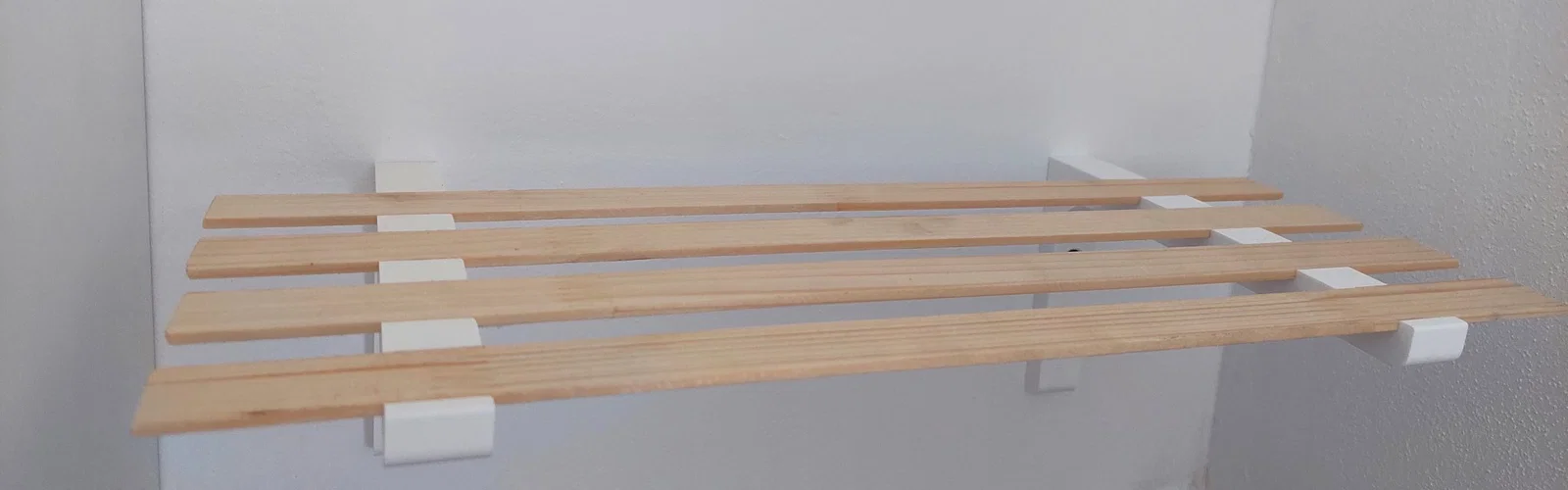Giá đỡ nhẹ bằng gỗ và nhựa cho không gian sống - Image 2