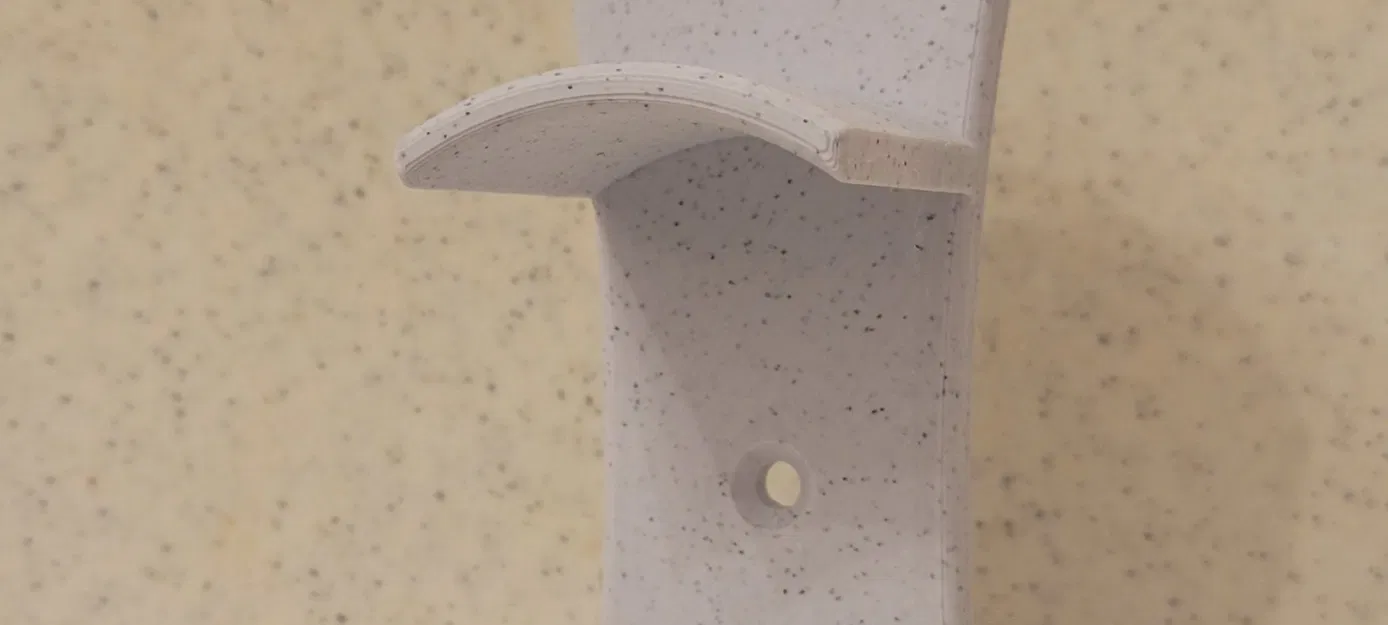 Giá đỡ băng dính treo tường với chỗ để bút đánh dấu - Image 2