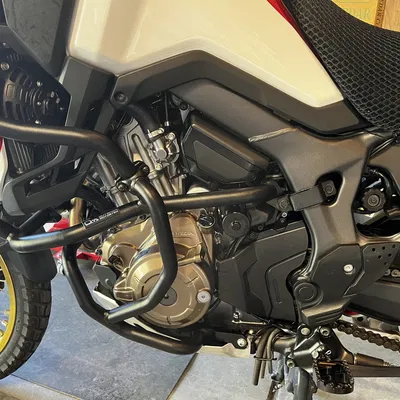 Bìa thay thế cho Honda CRF1000 Africa Twin sau khi lắp crashbars