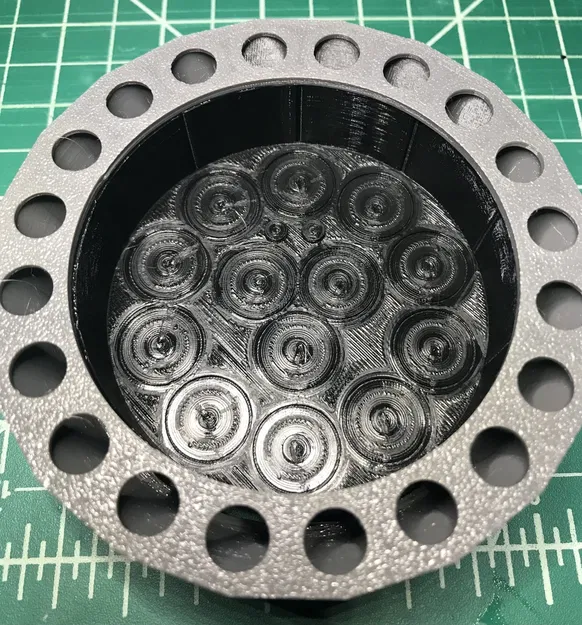 Phần động cơ SuperHeavy B7 với Raptor và chân đế - Image 12