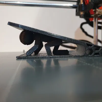 Giá đỡ cửa hình người que độc đáo