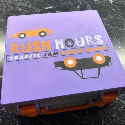 Hộp lưu trữ cho trò chơi logic Rush Hour với ô tô